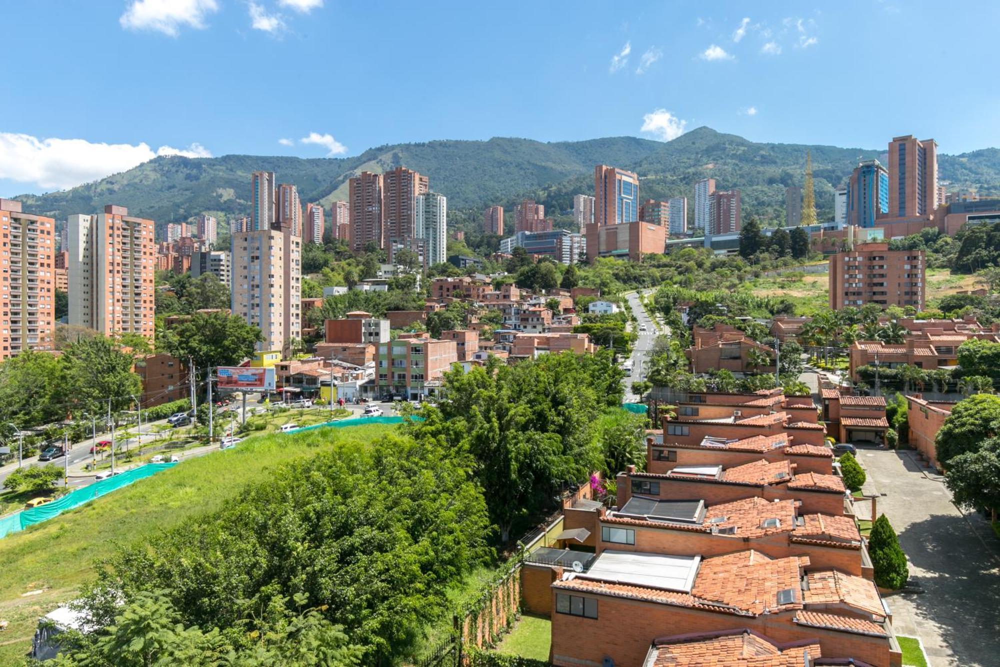 Apartamentos Borbon Suites Медельин Экстерьер фото