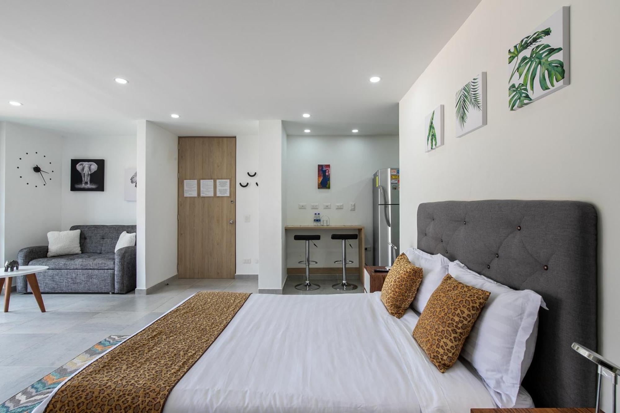 Apartamentos Borbon Suites Медельин Экстерьер фото