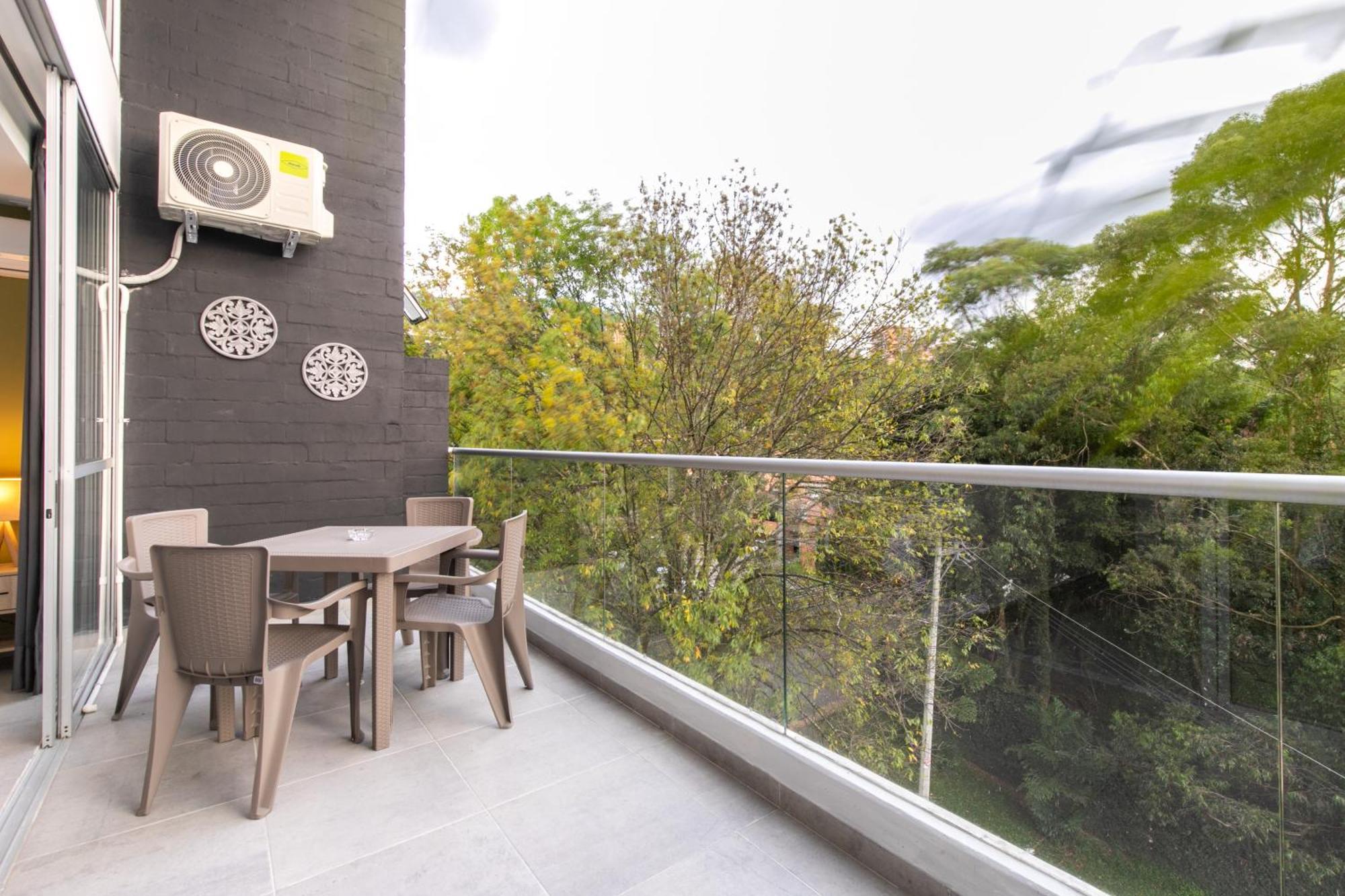 Apartamentos Borbon Suites Медельин Экстерьер фото