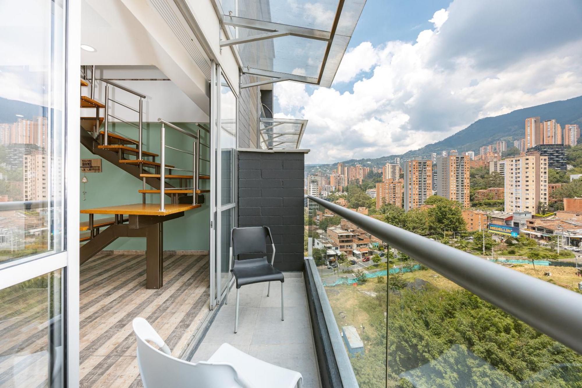 Apartamentos Borbon Suites Медельин Экстерьер фото